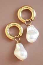 Load image into Gallery viewer, Drop Pearl Earrings