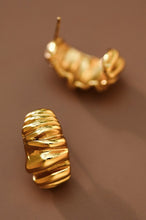 Load image into Gallery viewer, Isla Ribbed Stud Earrings