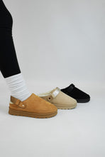 Load image into Gallery viewer, Cozy Up Slingback Slipper - TAN