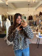 Load image into Gallery viewer, Moss Fields Fleece Tie Jacket