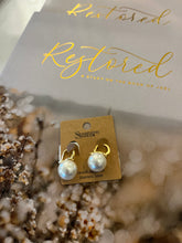 Load image into Gallery viewer, Large Pearl Huggie