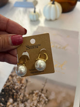 Load image into Gallery viewer, Large Pearl Huggie