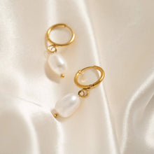 Load image into Gallery viewer, 18K Gold PVD Freshwater Pearl Huggie Earrings