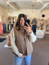 Load image into Gallery viewer, Solid Zip Up Puffer Vest - Cocoa
