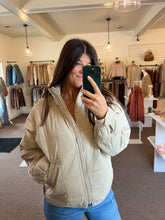 Load image into Gallery viewer, Elowyn Puffer Jacket
