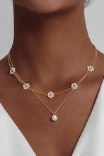 Load image into Gallery viewer, Flower Pearl Necklace

