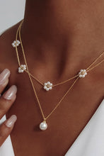 Load image into Gallery viewer, Flower Pearl Necklace
