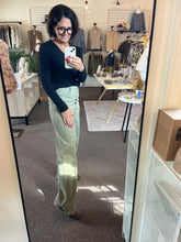 Load image into Gallery viewer, Everly Wide Leg Jean
