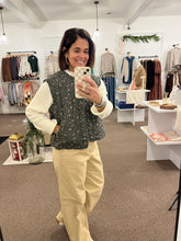 Load image into Gallery viewer, Ditsy Floral Quilt Vest
