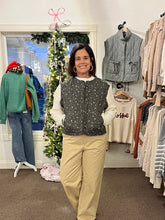 Load image into Gallery viewer, Ditsy Floral Quilt Vest
