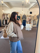 Load image into Gallery viewer, Solid Zip Up Puffer Vest - Cocoa
