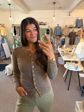 Load image into Gallery viewer, Lindsey Button Down Top
