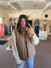 Load image into Gallery viewer, Solid Zip Up Puffer Vest - Cocoa
