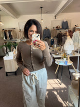 Load image into Gallery viewer, Lindsey Button Down Top
