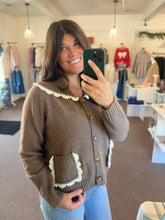 Load image into Gallery viewer, Scallop Trim Cardigan
