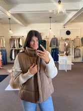 Load image into Gallery viewer, Solid Zip Up Puffer Vest - Cocoa
