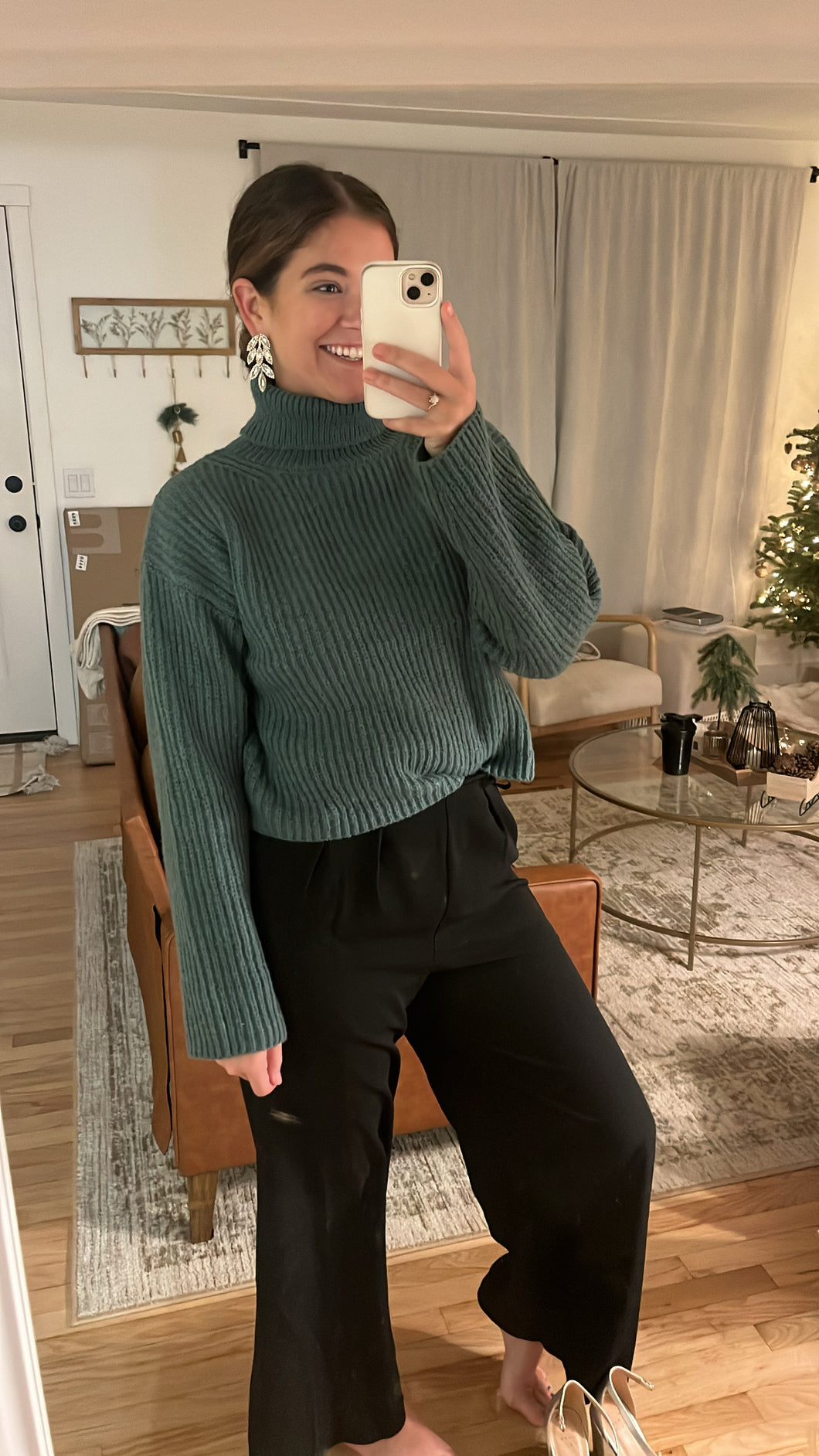 Evergreen semi-cropped turtleneck sweater