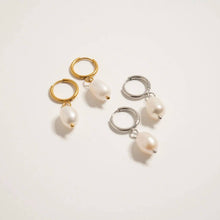 Load image into Gallery viewer, 18K Gold PVD Freshwater Pearl Huggie Earrings
